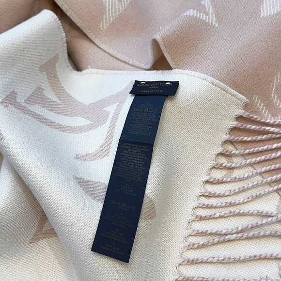 New Louis Vuitton Scarf - Picture 7 of 8